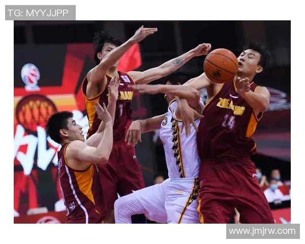 广东男篮与浙江稠州激战正酣谁能在这场对决中笑到最后